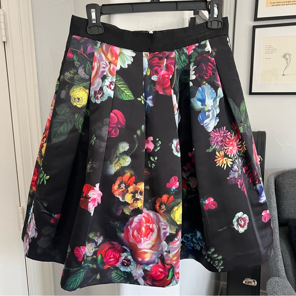 Black flower pattered Ted Baker poofy skirt size 2